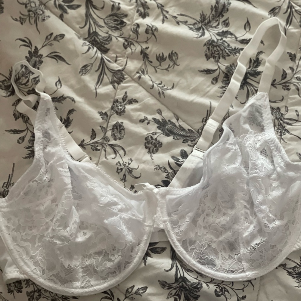 Elegant Curvevera White Lace Full Coverage Minimizer Bra